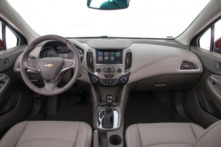 Торпедо Chevrolet Cruze Sport6 2017 года  (LA) (фото 4 из 31)
